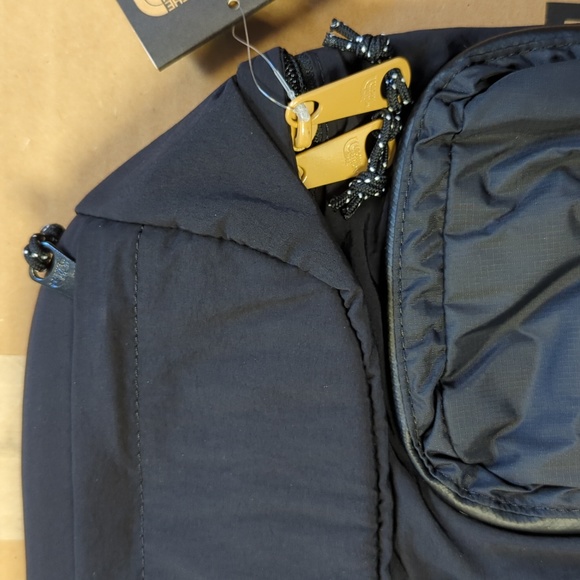 THE NORTH FACE Mountain Daypack/Backpack Black $79 NEW - Picture 5 of 7